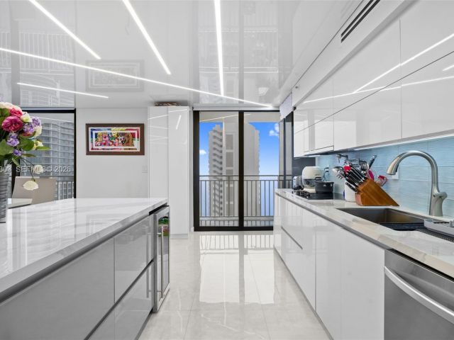 Apartment for rent  Unit #2319 - photo 7495337