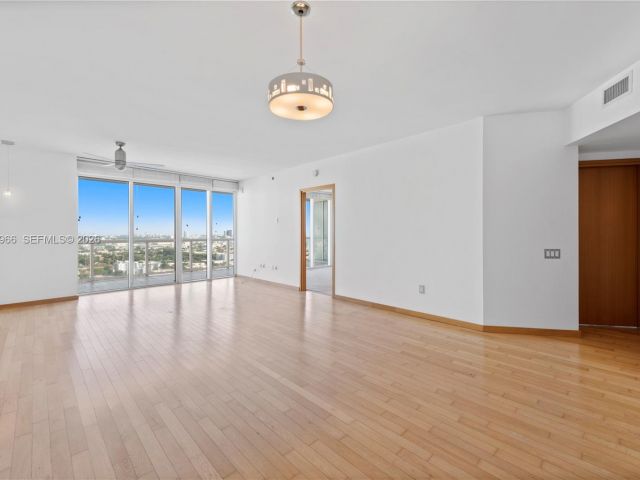 Apartment for rent  Unit #3206 - photo 7533665