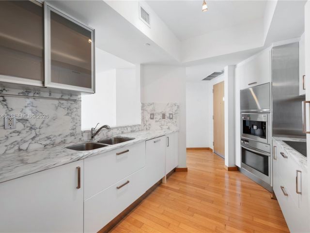 Apartment for rent  Unit #3206 - photo 7533671