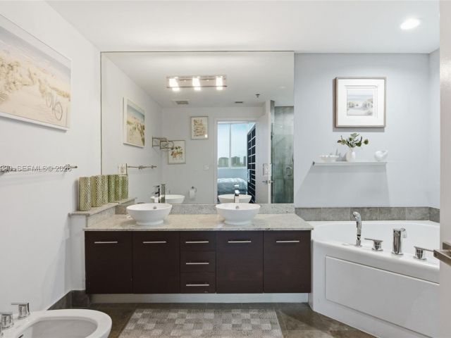 Apartment for rent  Unit #601 - photo 7506607