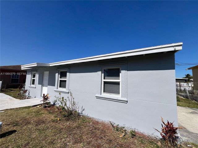 Home for rent at 361 NW 16th St - photo 7478210