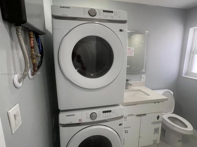 Home for rent at 361 NW 16th St - photo 7478224