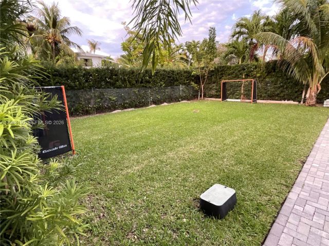 4-bedroom home for rent in Key Biscayne - 240 Greenwood Dr 240 - MondialRealty