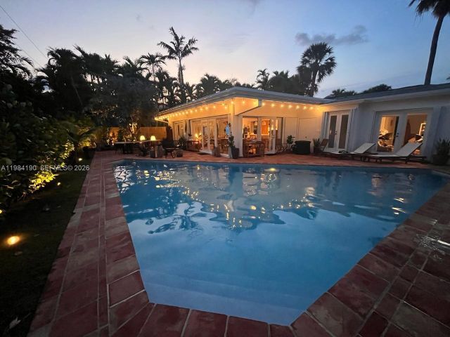 4-bedroom home for rent in Key Biscayne - 240 Greenwood Dr 240 - MondialRealty