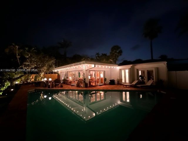 4-bedroom home for rent in Key Biscayne - 240 Greenwood Dr 240 - MondialRealty