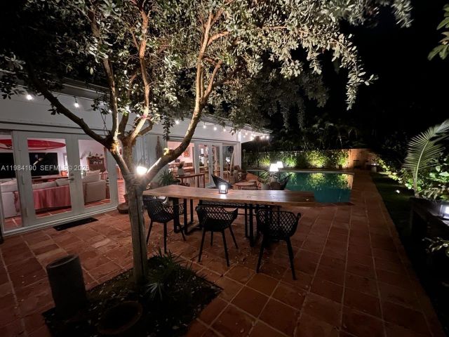 4-bedroom home for rent in Key Biscayne - 240 Greenwood Dr 240 - MondialRealty