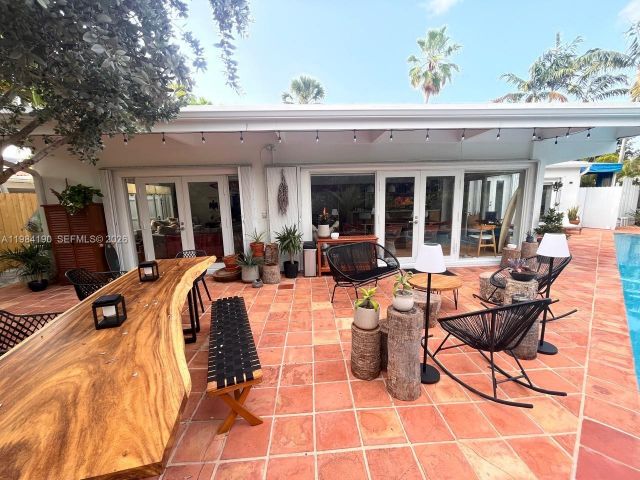 4-bedroom home for rent in Key Biscayne - 240 Greenwood Dr 240 - MondialRealty