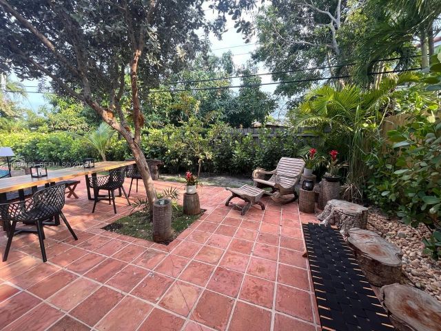 4-bedroom home for rent in Key Biscayne - 240 Greenwood Dr 240 - MondialRealty