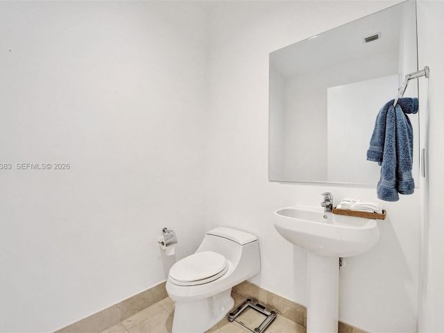 Apartment for rent  Unit #PH206 - photo 7495971