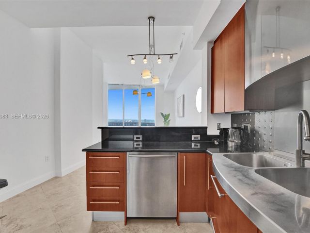 Apartment for rent  Unit #PH206 - photo 7495976