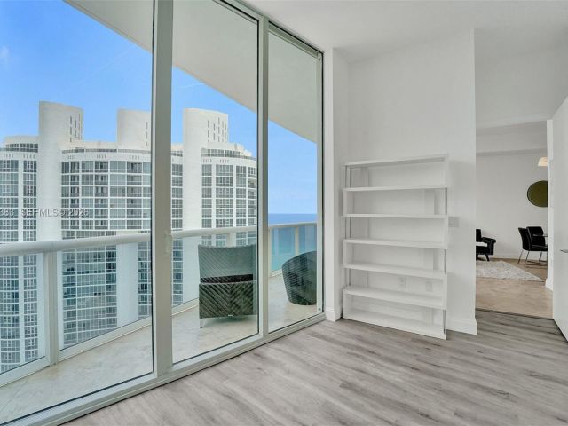 Apartment for rent  Unit #PH206 - photo 7495986