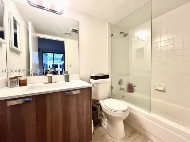 1-bedroom condo for sale in Miami - 540 Brickell Key Dr 202 - MondialRealty