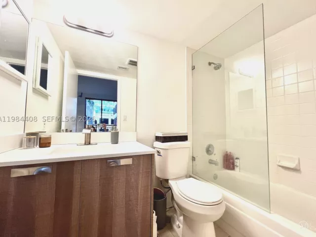 1-bedroom condo for sale in Miami - 540 Brickell Key Dr 202 - MondialRealty