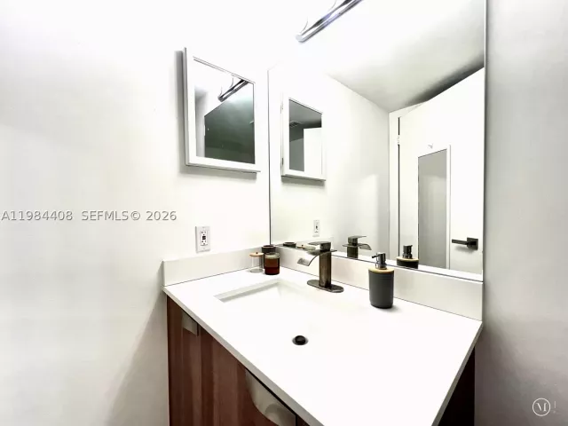 1-bedroom condo for sale in Miami - 540 Brickell Key Dr 202 - MondialRealty