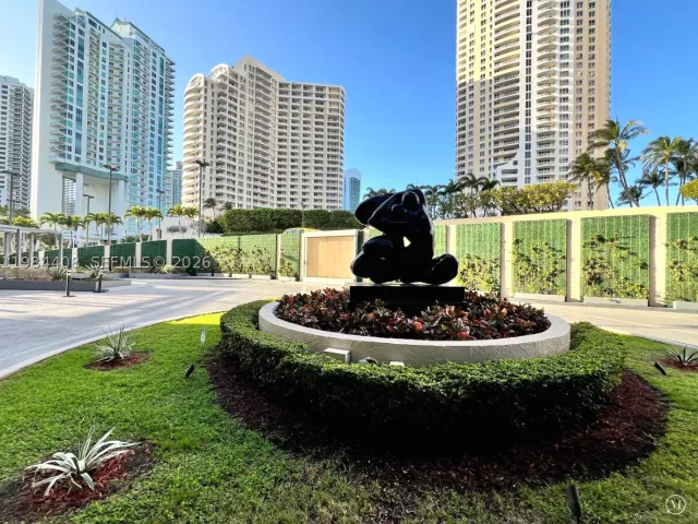 1-bedroom condo for sale in Miami - 540 Brickell Key Dr 202 - MondialRealty