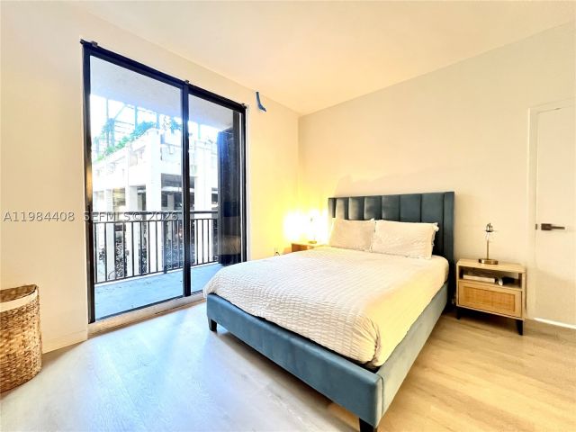 1-bedroom condo for sale in Miami - 540 Brickell Key Dr 202 - MondialRealty