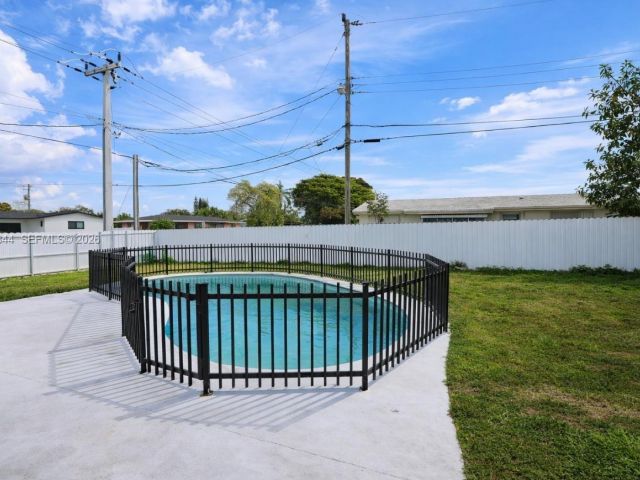 Home for rent at 19835 NE 11th Ct - photo 7493898