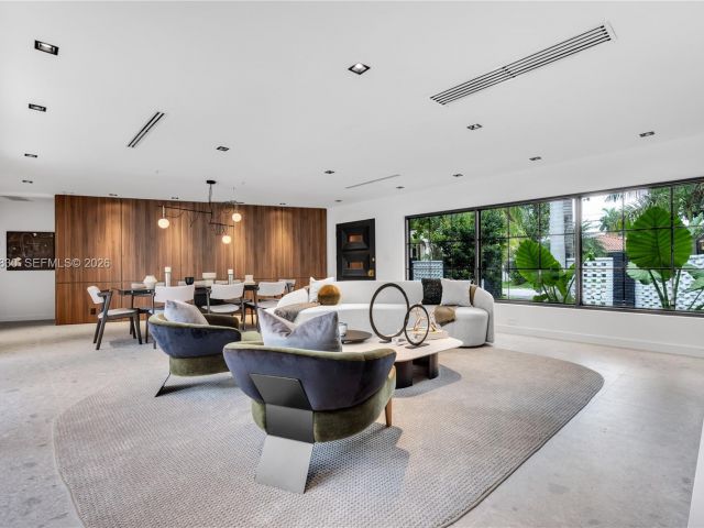 Home for rent at 2500 Bayview Dr - photo 7481845