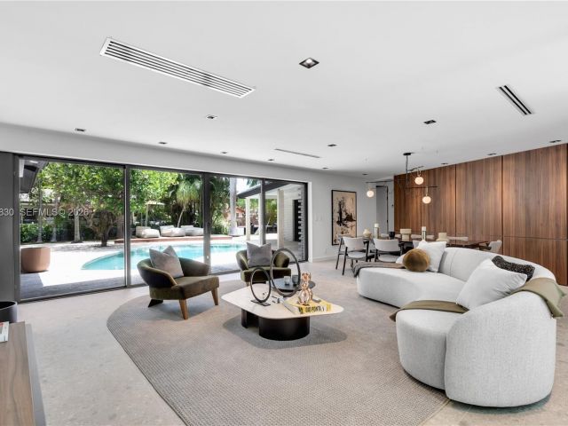 Home for rent at 2500 Bayview Dr - photo 7481847