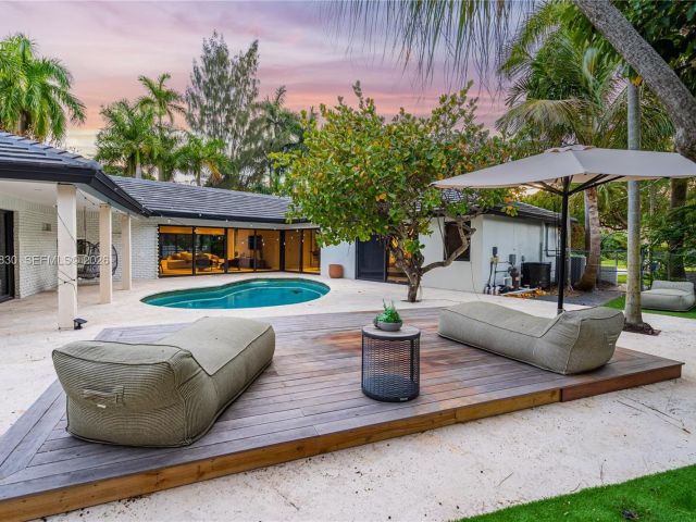 Home for rent at 2500 Bayview Dr - photo 7481851