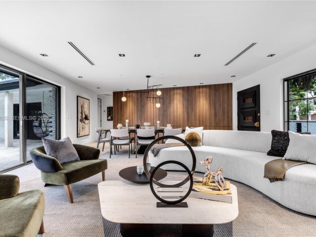 Home for rent at 2500 Bayview Dr - photo 7481855