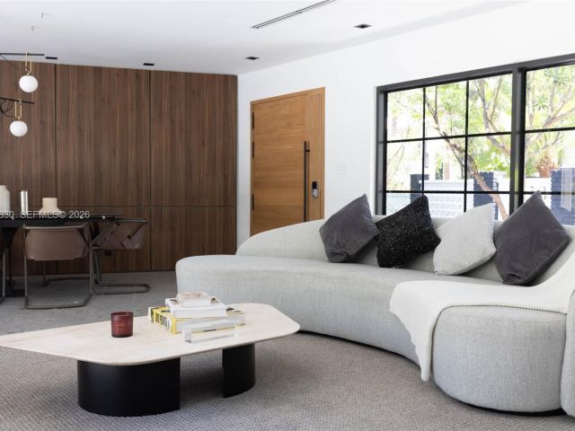 Home for rent at 2500 Bayview Dr - photo 7481863