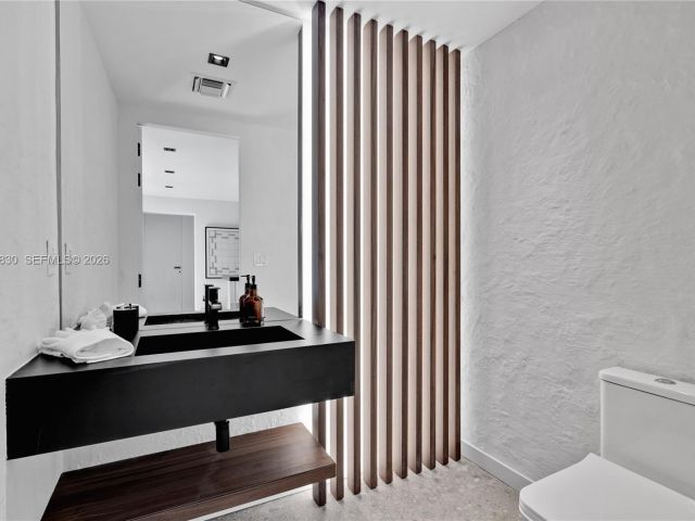 Home for rent at 2500 Bayview Dr - photo 7481865