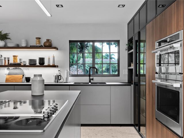 Home for rent at 2500 Bayview Dr - photo 7481870