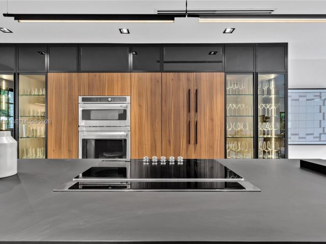 Home for rent at 2500 Bayview Dr - photo 7481873