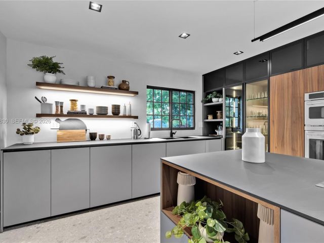 Home for rent at 2500 Bayview Dr - photo 7481874