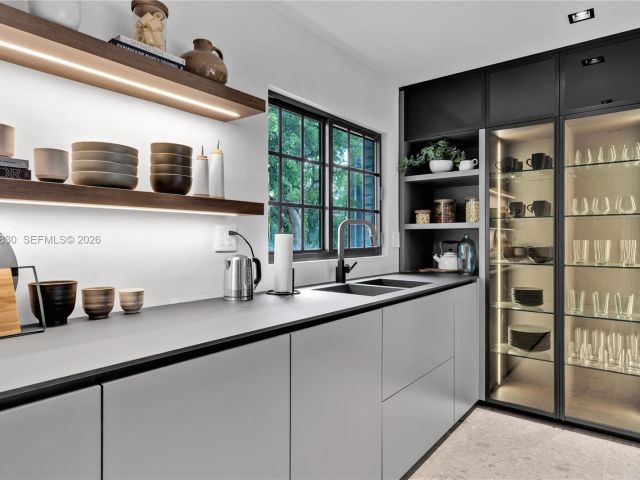 Home for rent at 2500 Bayview Dr - photo 7481876