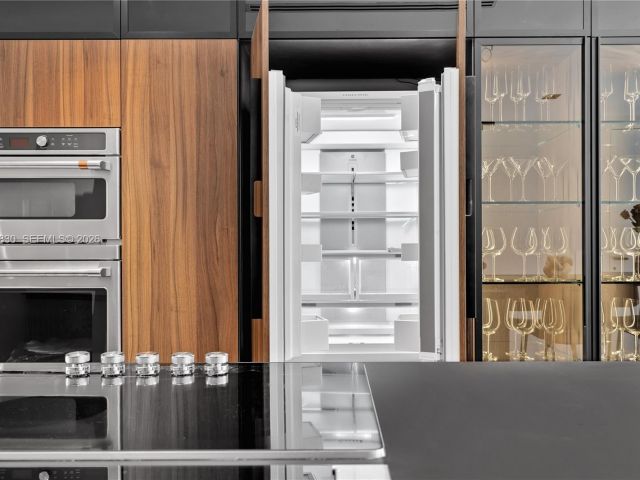 Home for rent at 2500 Bayview Dr - photo 7481882