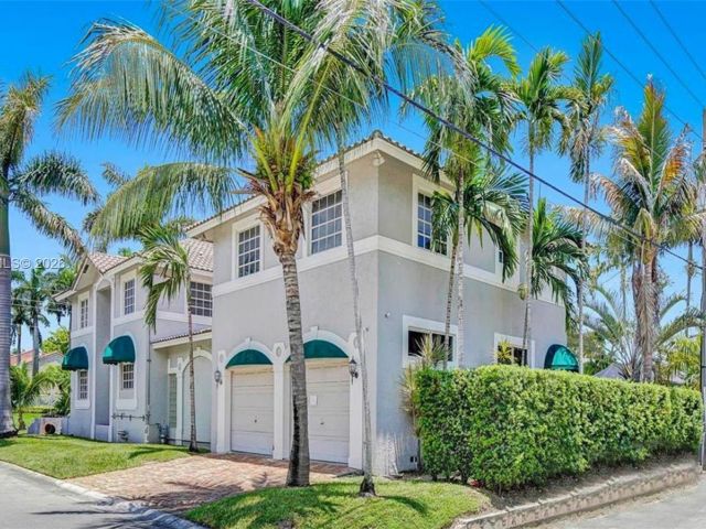 Home for rent at 851 N 11th Ave 1 - photo 7472545