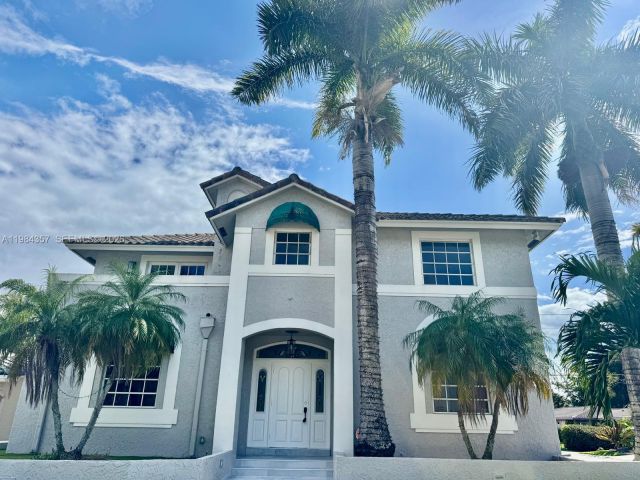 Home for rent at 851 N 11th Ave 1 - photo 7472551