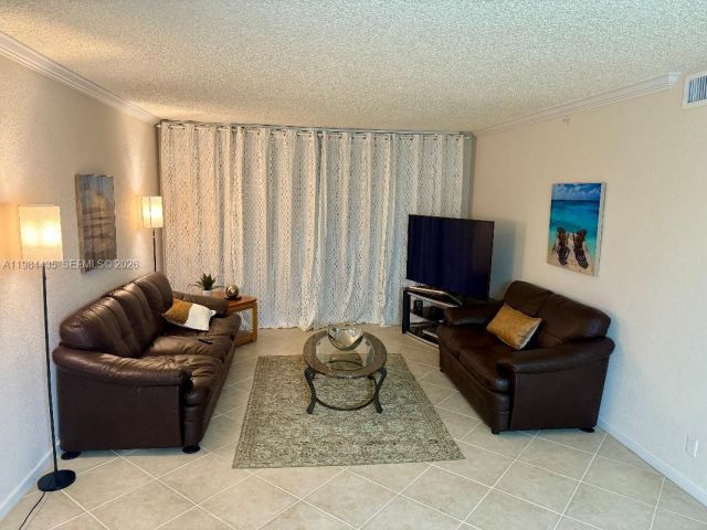 1-bedroom condo for rent in Hollywood - 2501 S Ocean Dr 429 - MondialRealty