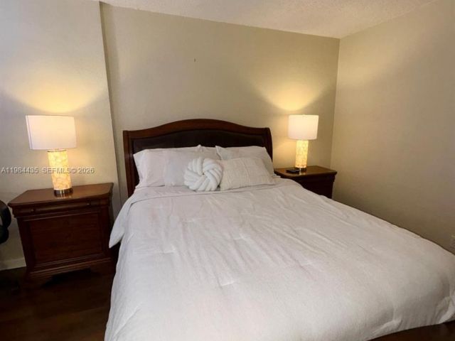1-bedroom condo for rent in Hollywood - 2501 S Ocean Dr 429 - MondialRealty
