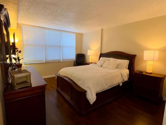 1-bedroom condo for rent in Hollywood - 2501 S Ocean Dr 429 - MondialRealty