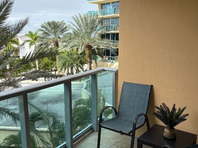 1-bedroom condo for rent in Hollywood - 2501 S Ocean Dr 429 - MondialRealty