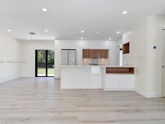 Home for rent at 255 Grant Dr - photo 7470639