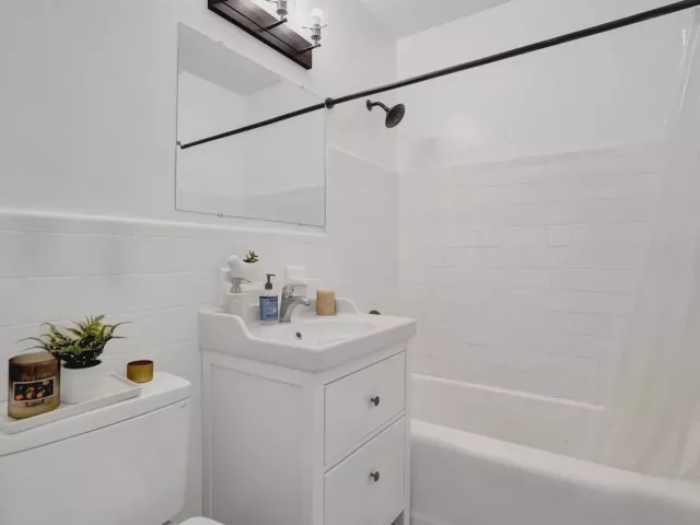 3-bedroom home for sale in Fort Lauderdale - 1728 NE 17th Terrace - MondialRealty