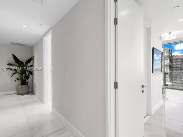 4-bedroom condo for sale in Miami - 700 NE 26th Ter 3401 - MondialRealty