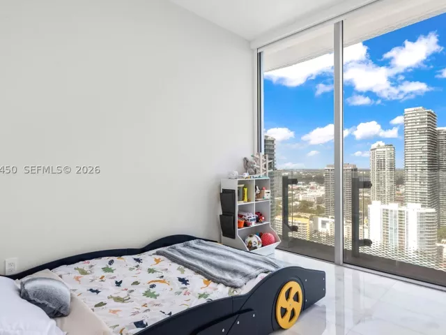 4-bedroom condo for sale in Miami - 700 NE 26th Ter 3401 - MondialRealty