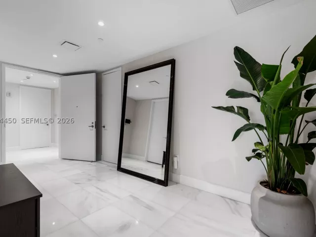 4-bedroom condo for sale in Miami - 700 NE 26th Ter 3401 - MondialRealty