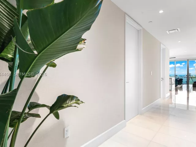 4-bedroom condo for sale in Miami - 700 NE 26th Ter 3401 - MondialRealty