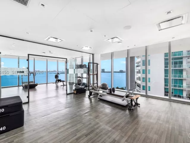 4-bedroom condo for sale in Miami - 700 NE 26th Ter 3401 - MondialRealty