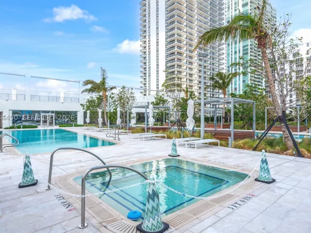 4-bedroom condo for sale in Miami - 700 NE 26th Ter 3401 - MondialRealty