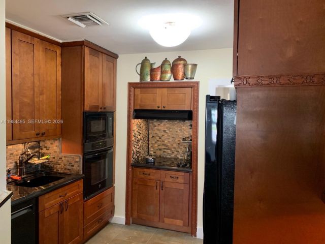 Home for rent at 1511 SW 4th Ave A - photo 7481837