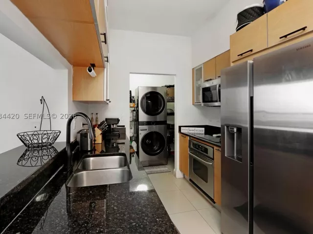 2-bedroom condo for sale in Miami - 31 SE 5th St 3916 - MondialRealty
