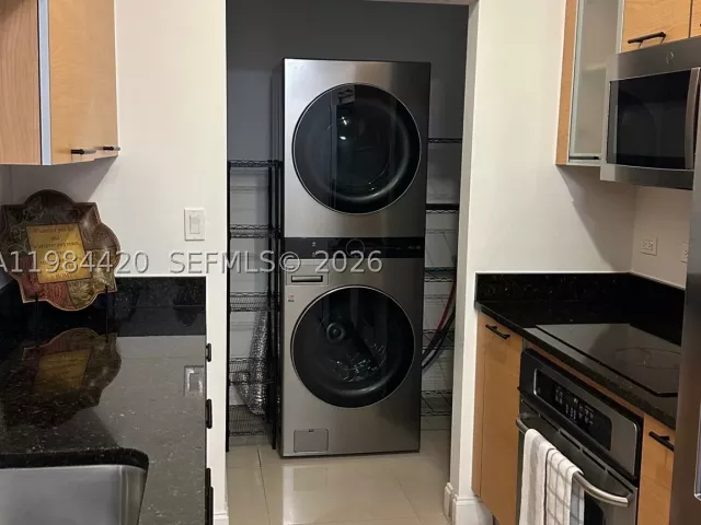 2-bedroom condo for sale in Miami - 31 SE 5th St 3916 - MondialRealty