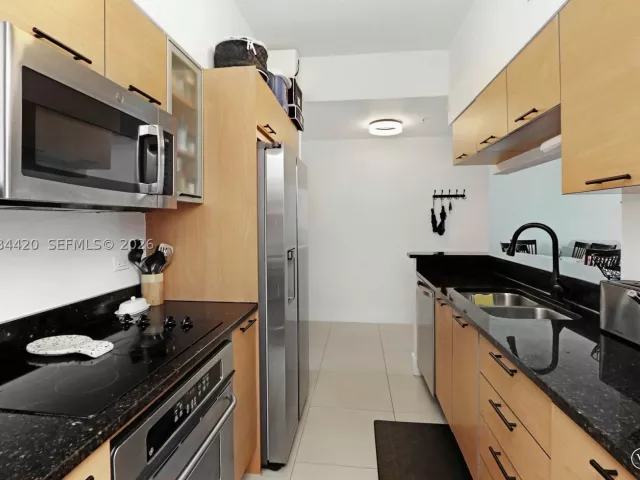 2-bedroom condo for sale in Miami - 31 SE 5th St 3916 - MondialRealty